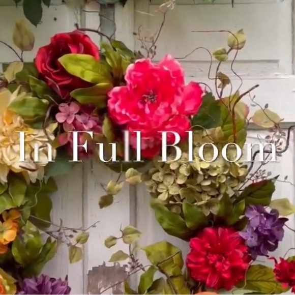 GORGEOUS FLORAL WREATH    NEW/HANDMADE - Picture 2 of 8